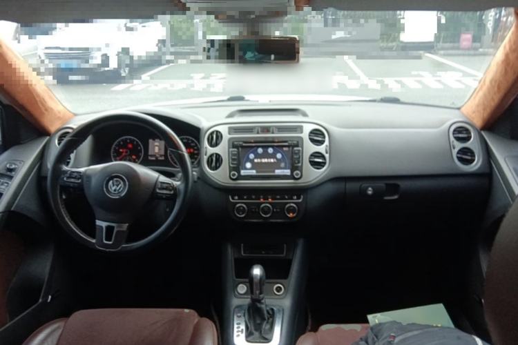 Used Volkswagen Tiguan 2013 2.0 TSI Automatic All-Wheel-Drive Flagship Edition Center Console