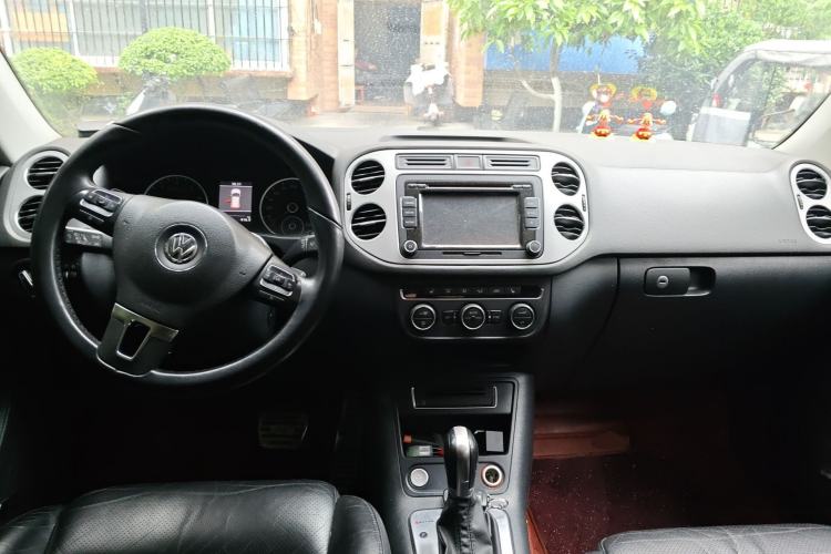Used Volkswagen Tiguan 2013 2.0 TSI Automatic All-Wheel Drive Luxury Edition Center Console