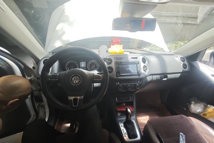 Used Volkswagen Tiguan 2013 2.0 TSI Automatic All-Wheel-Drive Flagship Edition Center Console