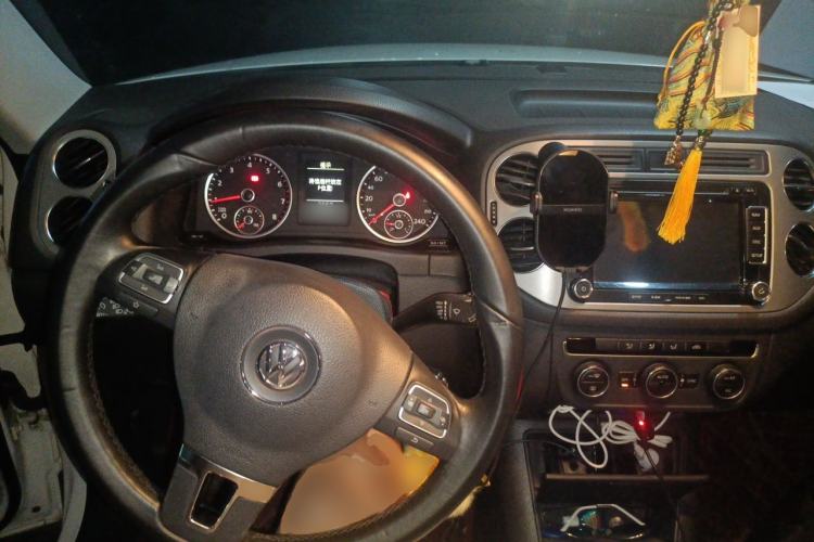 Used Volkswagen Tiguan 2013 1.8 TSI Automatic Two-Wheel Drive Comfort Edition Center Console