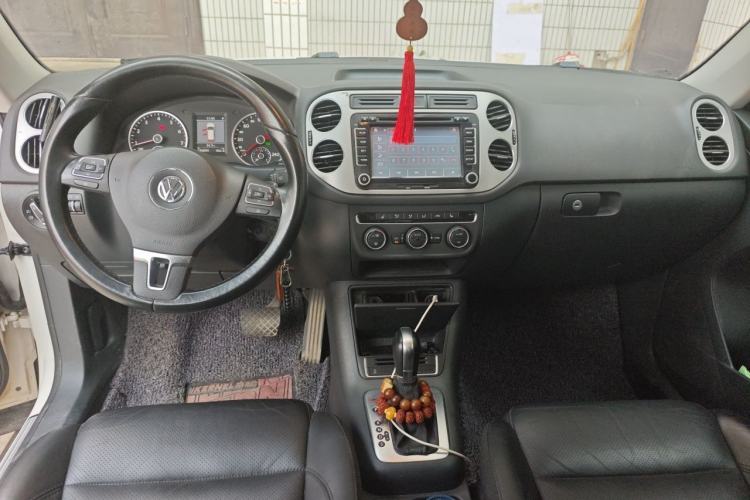 Used Volkswagen Tiguan 2013 1.8 TSI Automatic All-Wheel Drive Luxury Model Center Console