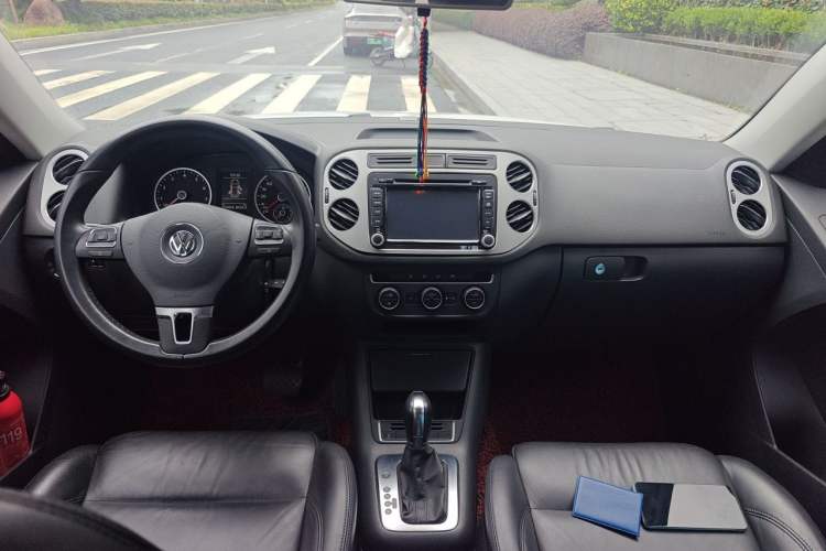 Used Volkswagen Tiguan 2013 1.8 TSI Automatic Two-Wheel Drive Comfort Edition Center Console