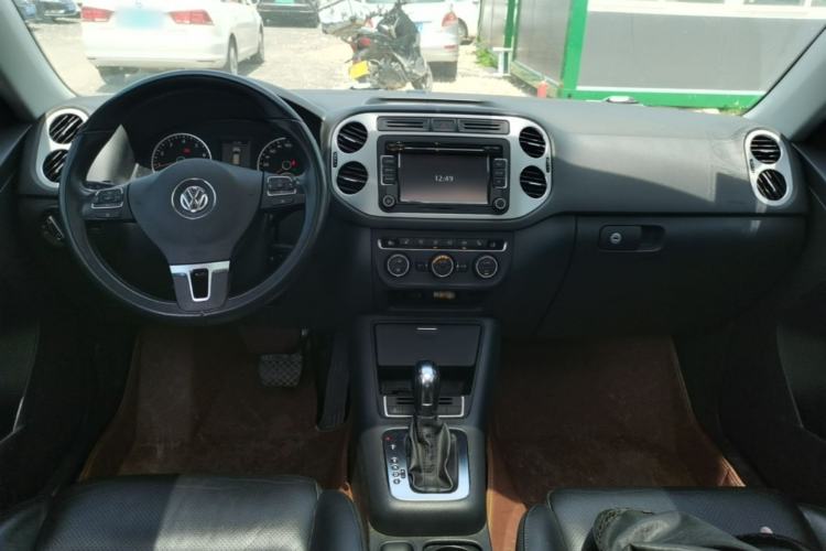 Used Volkswagen Tiguan 2013 1.8 TSI Automatic All-Wheel Drive Luxury Model Center Console