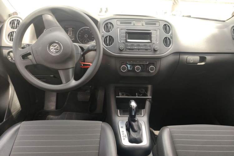 Used Volkswagen Tiguan 2013 1.8TSI Automatic Two-Wheel Drive Trend Edition Center Console
