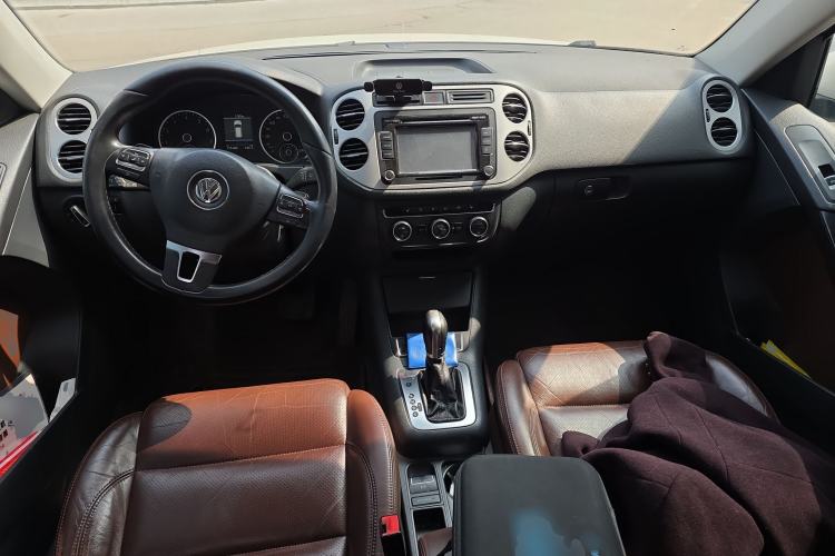 Used Volkswagen Tiguan 2013 2.0 TSI Automatic All-Wheel Drive Luxury Edition Center Console