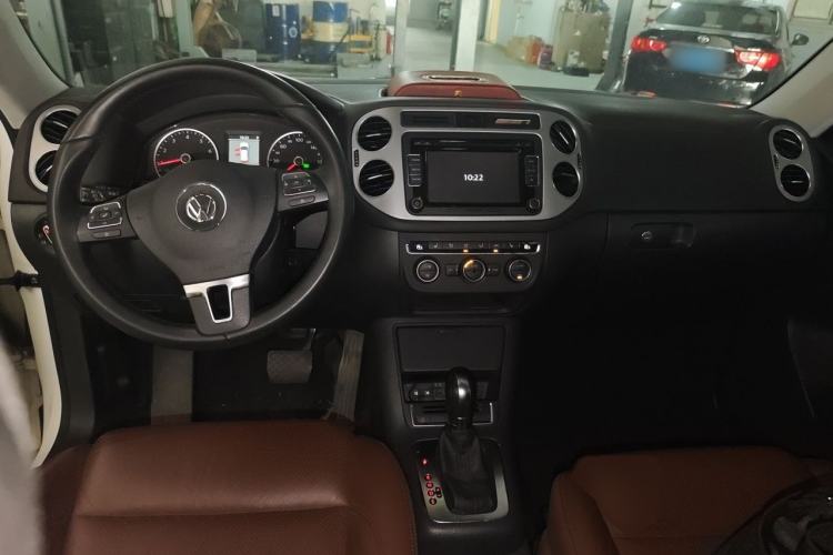 Used Volkswagen Tiguan 2013 1.8 TSI Automatic All-Wheel Drive Luxury Model Center Console
