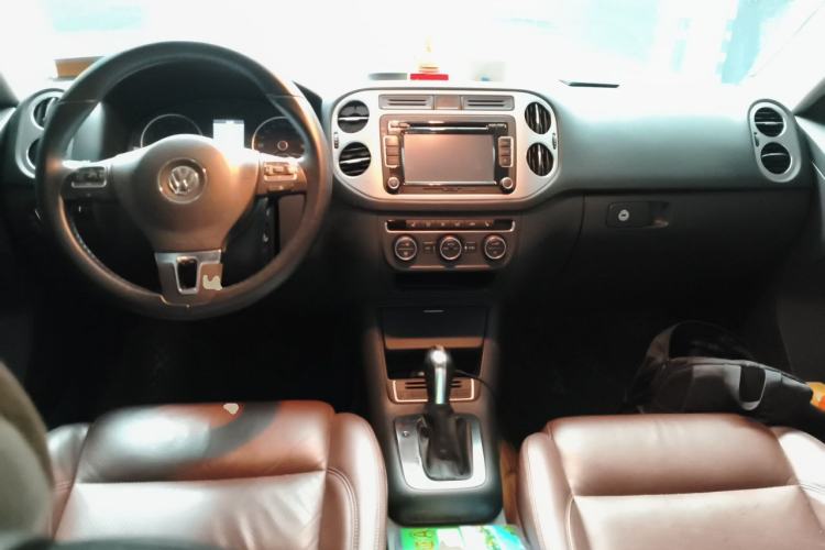 Used Volkswagen Tiguan 2013 1.8 TSI Automatic All-Wheel Drive Luxury Model Center Console