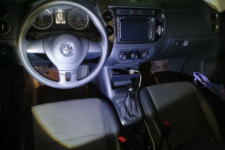 Used Volkswagen Tiguan 2013 1.8TSI Automatic Two-Wheel Drive Trend Edition Center Console