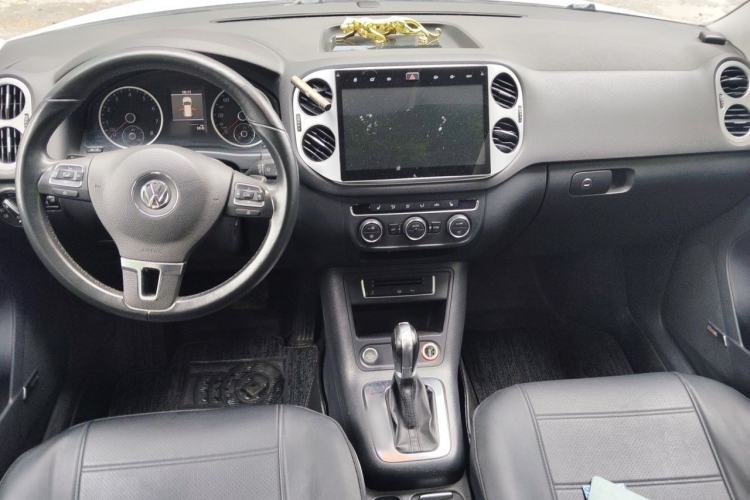 Used Volkswagen Tiguan 2013 2.0 TSI Automatic All-Wheel-Drive Flagship Edition Center Console