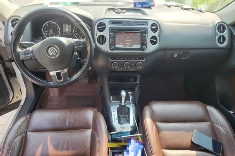 Used Volkswagen Tiguan 2013 1.8 TSI Automatic All-Wheel Drive Luxury Model Center Console
