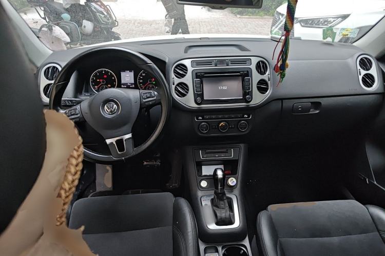 Used Volkswagen Tiguan 2013 2.0 TSI Automatic All-Wheel-Drive Flagship Edition Center Console