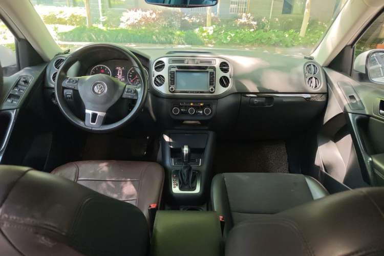 Used Volkswagen Tiguan 2013 1.8TSI Automatic Two-Wheel Drive Trend Edition Center Console