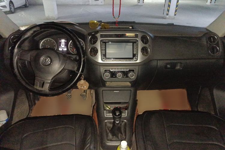 Used Volkswagen Tiguan 2013 1.8TSI Manual Two-Wheel Drive Trend Edition Center Console