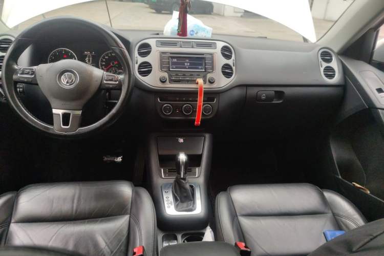 Used Volkswagen Tiguan 2013 1.8 TSI Automatic Two-Wheel Drive Comfort Edition Center Console