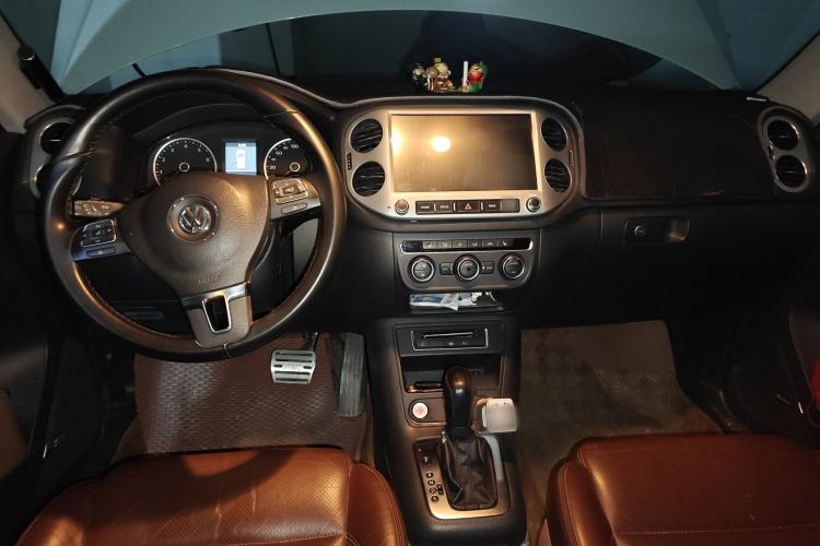Used Volkswagen Tiguan 2013 1.8 TSI Automatic All-Wheel Drive Luxury Model Center Console