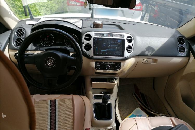 Used Volkswagen Tiguan 2013 1.8TSI Manual Two-Wheel Drive Trend Edition Center Console