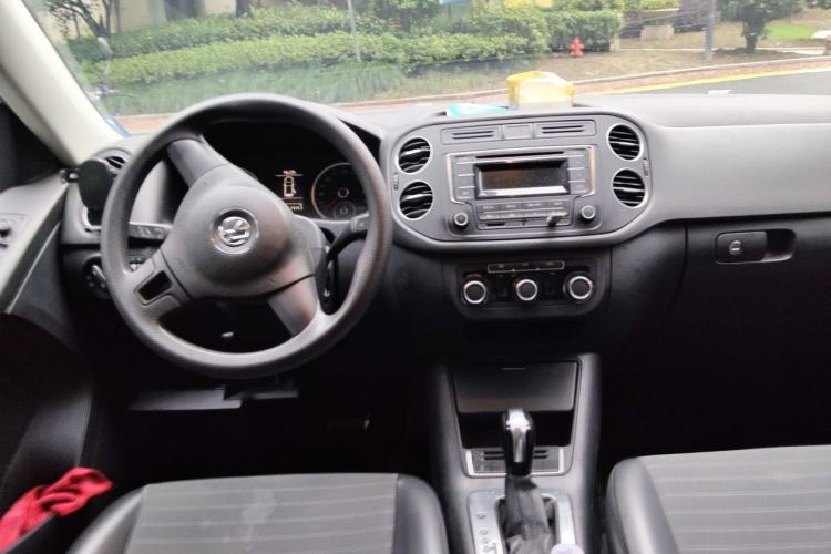Used Volkswagen Tiguan 2013 1.8TSI Automatic Two-Wheel Drive Trend Edition Center Console