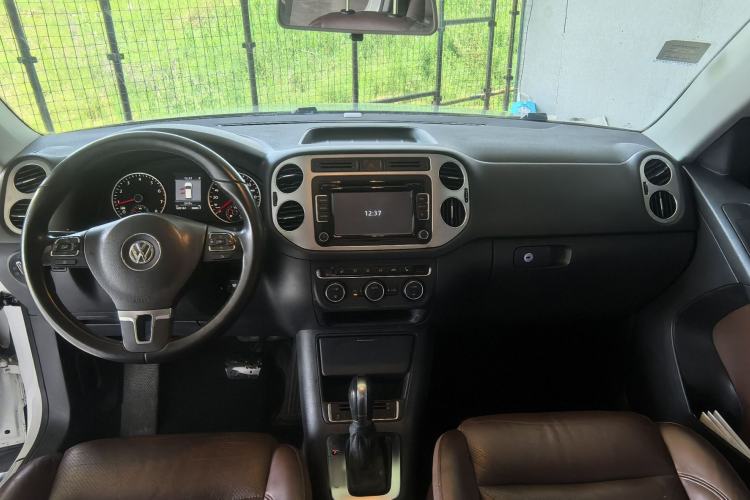 Used Volkswagen Tiguan 2013 1.8 TSI Automatic All-Wheel Drive Luxury Model Center Console