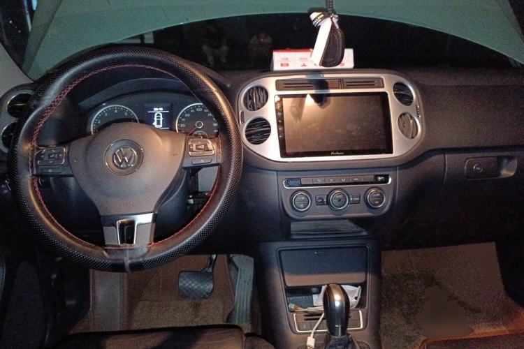Used Volkswagen Tiguan 2013 1.8TSI Automatic All-Wheel-Drive Comfort Edition Center Console