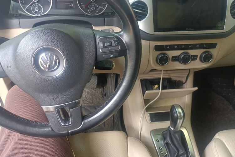 Used Volkswagen Tiguan 2013 1.8 TSI Automatic All-Wheel Drive Luxury Model Center Console