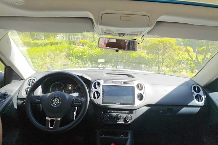 Used Volkswagen Tiguan 2013 1.8TSI Automatic Two-Wheel Drive Luxury Model Center Console