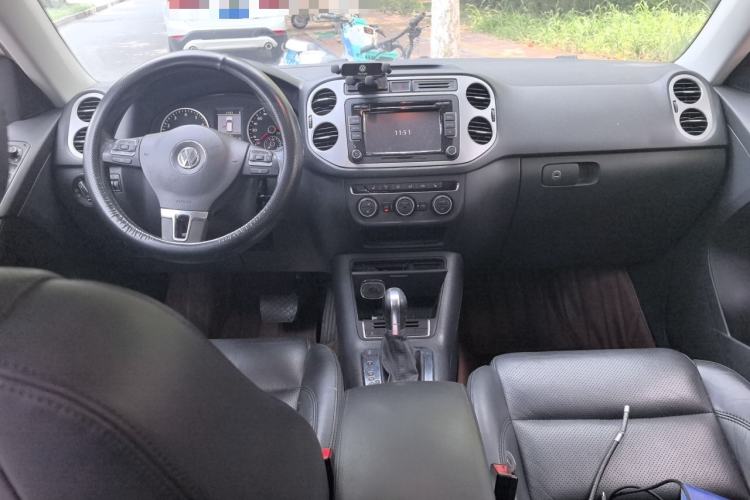 Used Volkswagen Tiguan 2013 1.8 TSI Automatic All-Wheel Drive Luxury Model Center Console