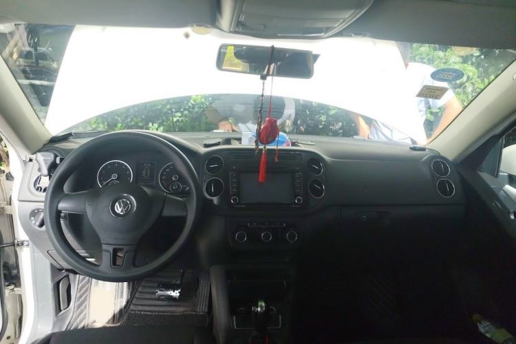 Used Volkswagen Tiguan 2013 1.8TSI Automatic Two-Wheel Drive Trend Edition Center Console