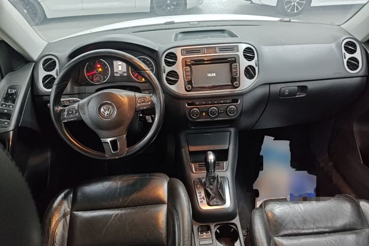 Used Volkswagen Tiguan 2013 2.0 TSI Automatic All-Wheel Drive Luxury Edition Center Console