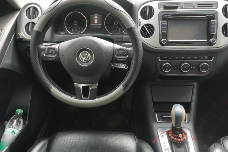 Used Volkswagen Tiguan 2013 1.8 TSI Automatic All-Wheel Drive Luxury Model Center Console