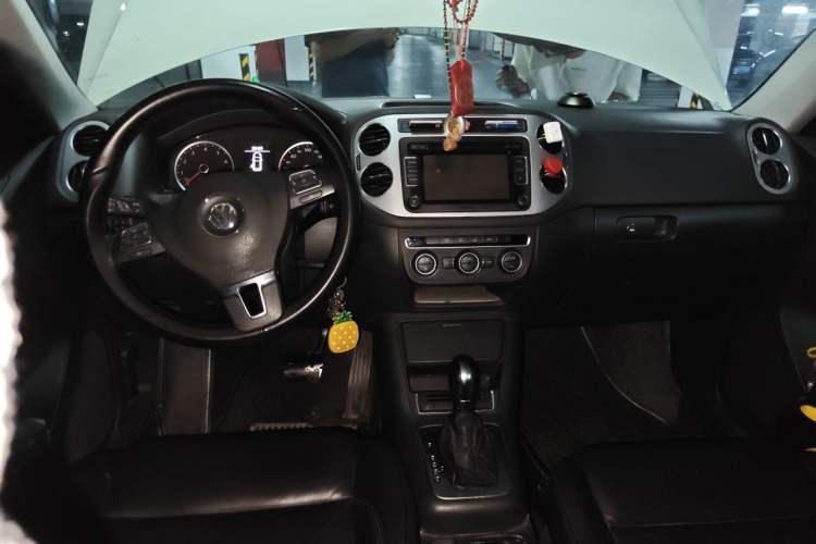 Used Volkswagen Tiguan 2013 1.8 TSI Automatic Two-Wheel Drive Comfort Edition Center Console