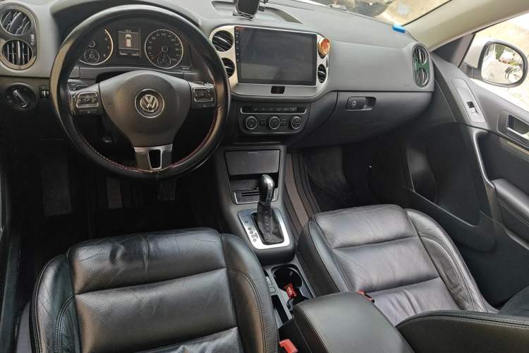 Used Volkswagen Tiguan 2013 1.8 TSI Automatic All-Wheel Drive Luxury Model Center Console