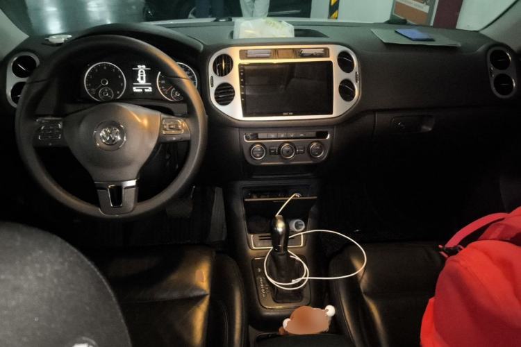 Used Volkswagen Tiguan 2013 1.8 TSI Automatic Two-Wheel Drive Comfort Edition Center Console