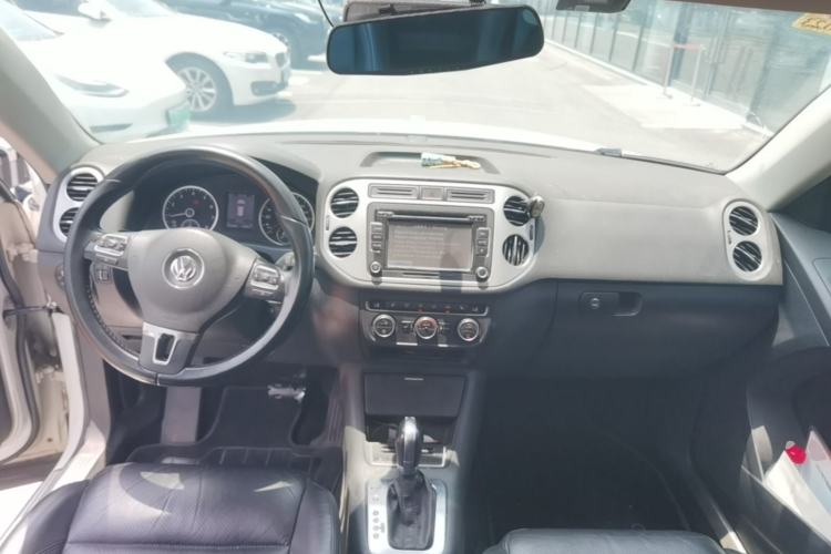 Used Volkswagen Tiguan 2013 1.8 TSI Automatic All-Wheel Drive Luxury Model Center Console
