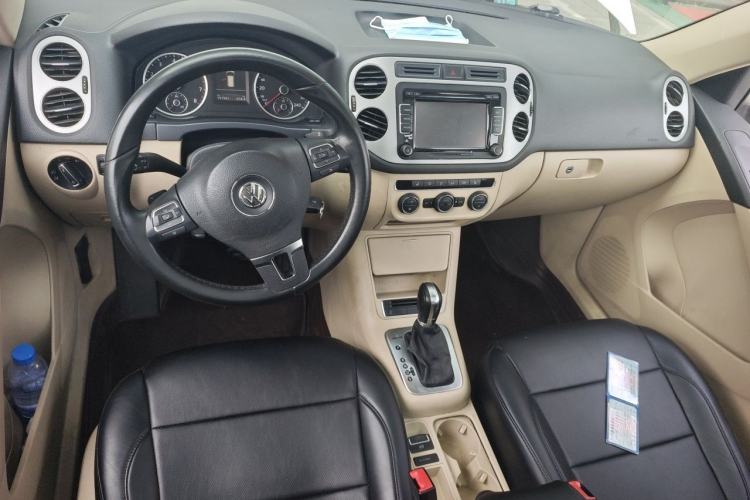Used Volkswagen Tiguan 2013 1.8 TSI Automatic All-Wheel Drive Luxury Model Center Console