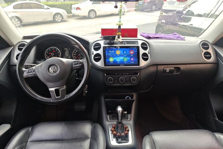 Used Volkswagen Tiguan 2013 1.8TSI Automatic All-Wheel-Drive Comfort Edition Center Console
