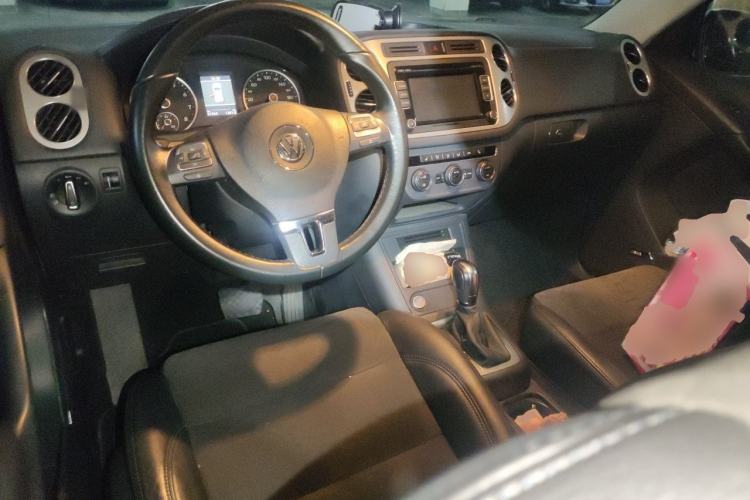Used Volkswagen Tiguan 2013 2.0 TSI Automatic All-Wheel-Drive Flagship Edition Center Console