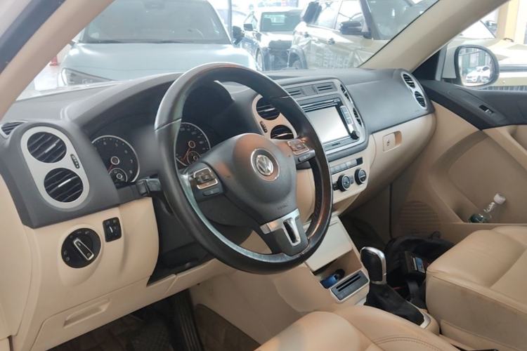 Used Volkswagen Tiguan 2013 1.8 TSI Automatic Two-Wheel Drive Comfort Edition Center Console