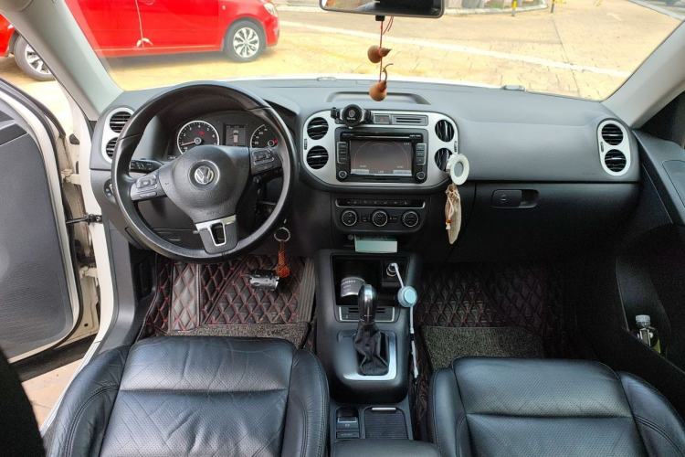 Used Volkswagen Tiguan 2013 1.8 TSI Automatic All-Wheel Drive Luxury Model Center Console