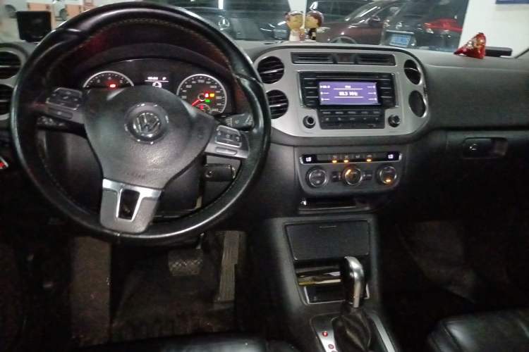 Used Volkswagen Tiguan 2013 1.8 TSI Automatic Two-Wheel Drive Comfort Edition Center Console