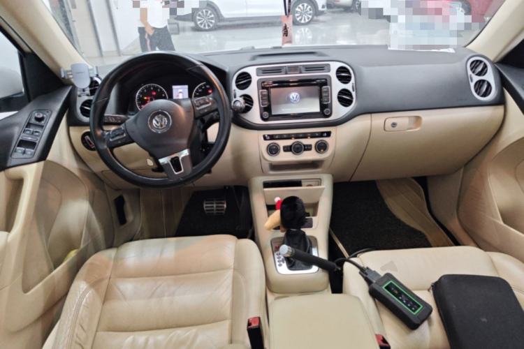 Used Volkswagen Tiguan 2013 1.8 TSI Automatic All-Wheel Drive Luxury Model Center Console