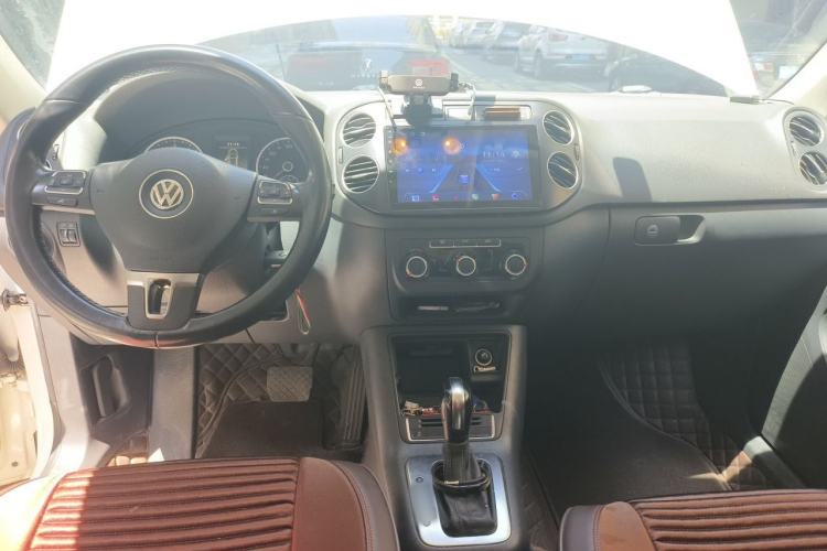 Used Volkswagen Tiguan 2013 1.8TSI Automatic Two-Wheel Drive Trend Edition Center Console