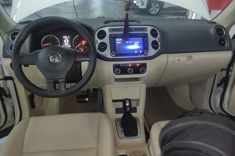 Used Volkswagen Tiguan 2013 1.8TSI Automatic Two-Wheel Drive Trend Edition Center Console