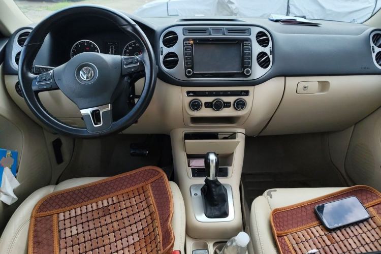 Used Volkswagen Tiguan 2013 1.8 TSI Automatic Two-Wheel Drive Comfort Edition Center Console