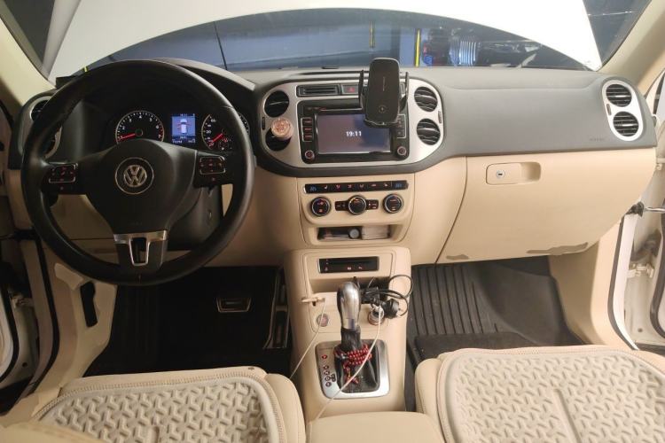 Used Volkswagen Tiguan 2013 2.0 TSI Automatic All-Wheel-Drive Flagship Edition Center Console