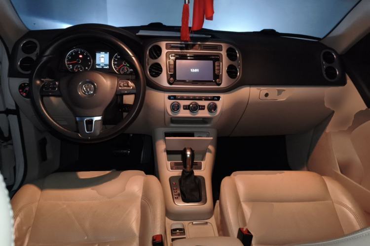 Used Volkswagen Tiguan 2013 1.8TSI Automatic Two-Wheel Drive Luxury Model Center Console