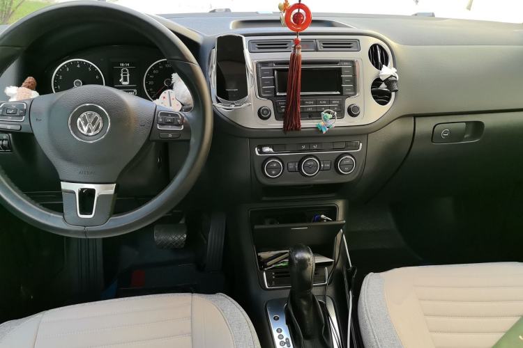 Used Volkswagen Tiguan 2013 1.8 TSI Automatic Two-Wheel Drive Comfort Edition Center Console