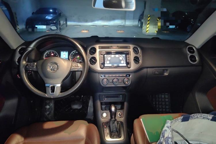Used Volkswagen Tiguan 2013 2.0 TSI Automatic All-Wheel Drive Luxury Edition Center Console