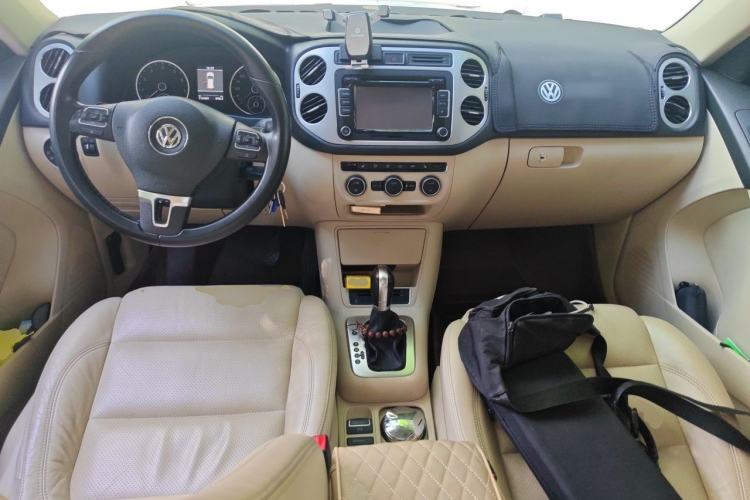Used Volkswagen Tiguan 2013 1.8 TSI Automatic All-Wheel Drive Luxury Model Center Console