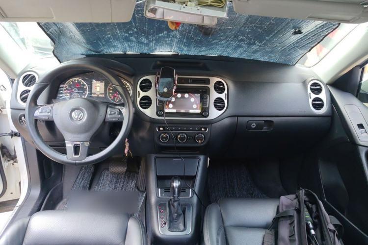 Used Volkswagen Tiguan 2013 2.0 TSI Automatic All-Wheel Drive Luxury Edition Center Console