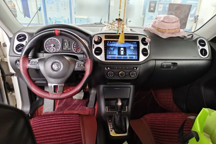 Used Volkswagen Tiguan 2013 1.8TSI Automatic All-Wheel-Drive Comfort Edition Center Console